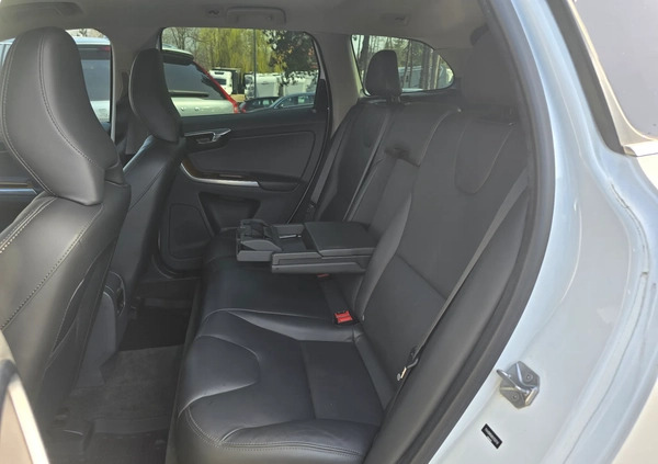 Volvo XC 60 cena 91900 przebieg: 125179, rok produkcji 2017 z Piaseczno małe 631